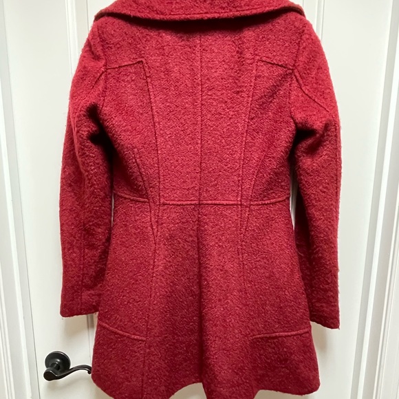 Guess Sz Women's Gorgeous Red Textured Pea Coat Gold Accents Lace Pattern Lining - Picture 10 of 12